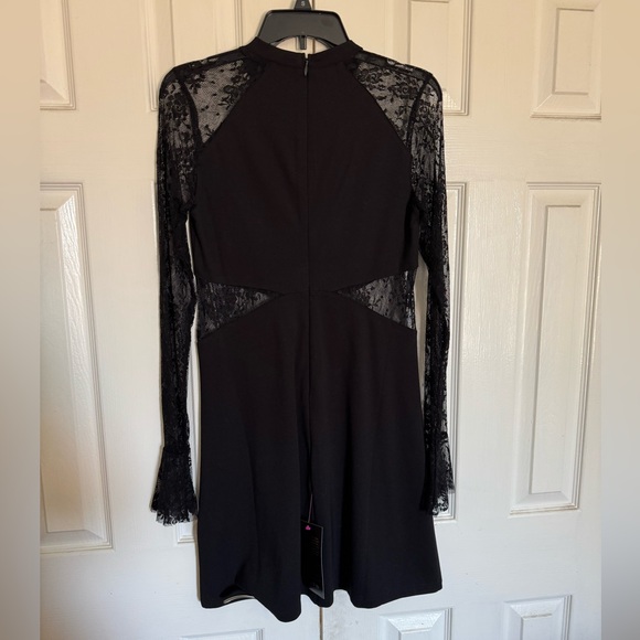 NWT Bebe Lace Bell Sleeve Cutout Panel Long Sleeve Mini Dress Medium - Picture 4 of 7